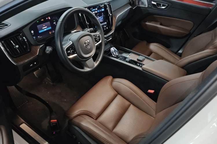 Used Volvo XC60 New Energy 2024 T8 Plug-in Hybrid Long-Range All-Wheel Drive Smart Luxury Edition Left Front Seat