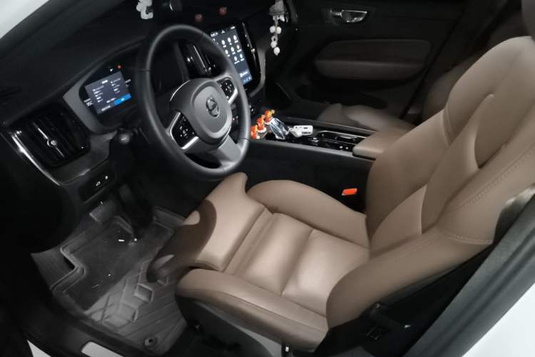 Used Volvo XC60 New Energy 2024 T8 Plug-in Hybrid Long-Range All-Wheel Drive Smart Luxury Edition Left Front Seat