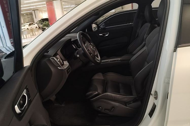 Used Volvo XC60 New Energy 2024 T8 Plug-in Hybrid Long-Range All-Wheel Drive Smart & Sporty Edition Left Front Seat