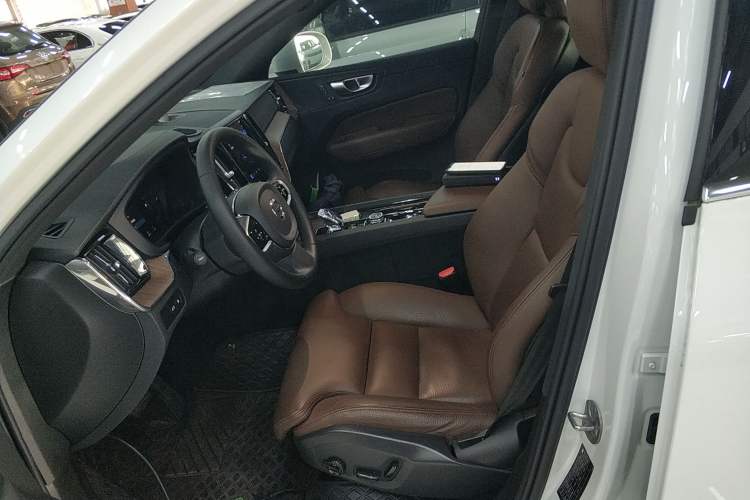 Used Volvo XC60 New Energy 2024 T8 Plug-in Hybrid Long-Range All-Wheel Drive Smart Luxury Edition Left Front Seat