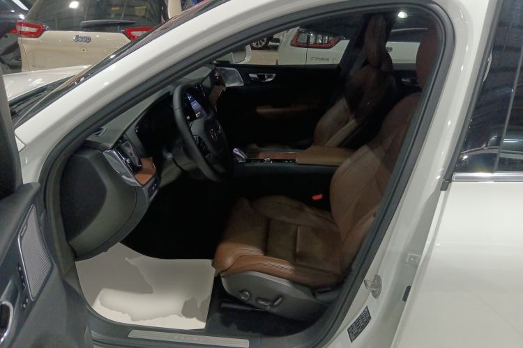 Used Volvo XC60 New Energy 2024 T8 Plug-in Hybrid Long-Range All-Wheel Drive Smart Luxury Edition Left Front Seat
