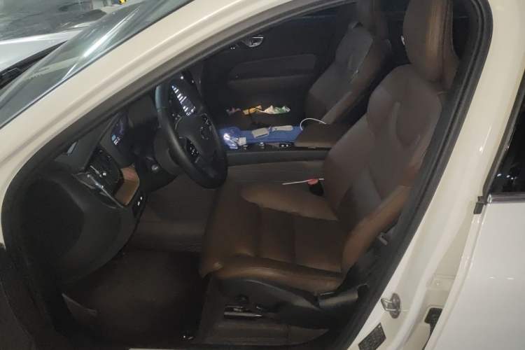 Used Volvo XC60 New Energy 2024 T8 Plug-in Hybrid Long-Range All-Wheel Drive Smart Luxury Edition Left Front Seat