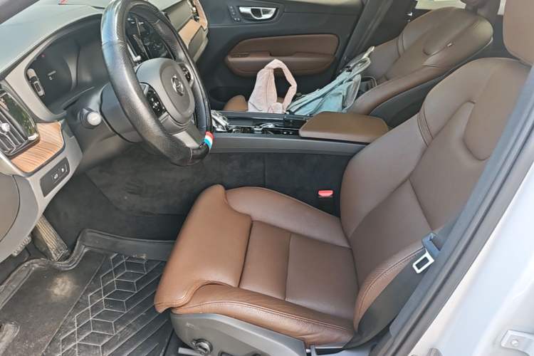 Used Volvo XC60 New Energy 2024 T8 Plug-in Hybrid Long-Range All-Wheel Drive Smart Luxury Edition Left Front Seat
