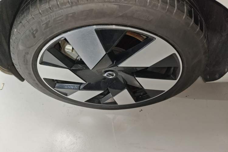 Used Volvo XC60 New Energy 2024 T8 Plug-in Hybrid Long-Range All-Wheel Drive Smart Luxury Edition Left Front Wheel Hub