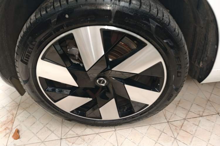 Used Volvo XC60 New Energy 2024 T8 Plug-in Hybrid Long-Range All-Wheel Drive Smart Luxury Edition Left Front Wheel Hub