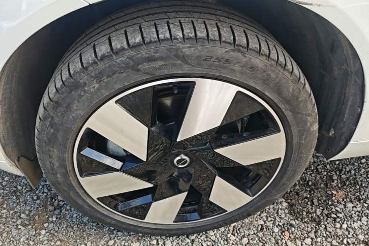Used Volvo XC60 New Energy 2024 T8 Plug-in Hybrid Long-Range All-Wheel Drive Smart Luxury Edition Left Front Wheel Hub