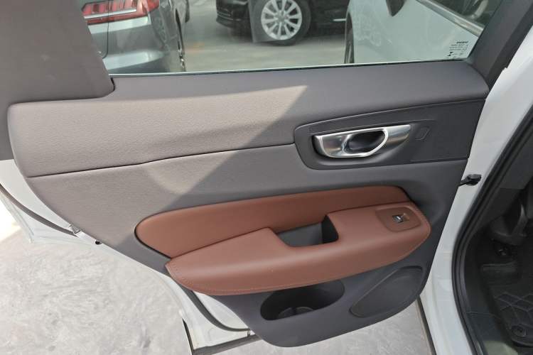 Used Volvo XC60 New Energy 2024 T8 Plug-in Hybrid Long-Range All-Wheel Drive Smart Luxury Edition Left Rear Door Interior