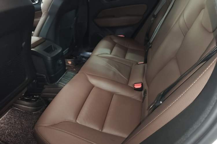 Used Volvo XC60 New Energy 2024 T8 Plug-in Hybrid Long-Range All-Wheel Drive Smart Luxury Edition Left Rear Seat