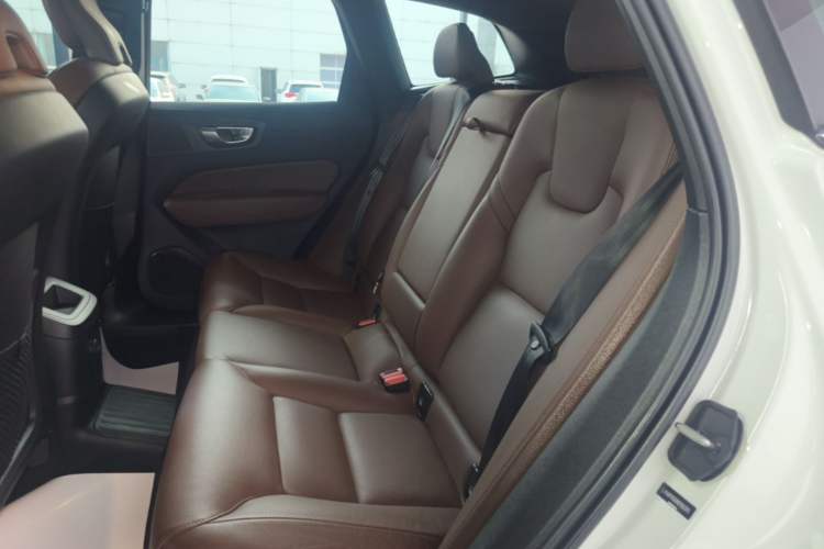 Used Volvo XC60 New Energy 2024 T8 Plug-in Hybrid Long-Range All-Wheel Drive Smart Luxury Edition Left Rear Seat