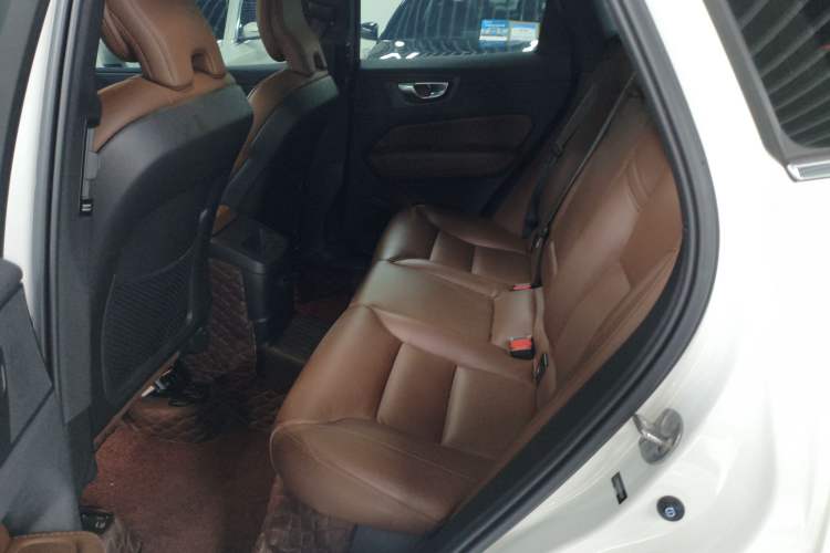 Used Volvo XC60 New Energy 2024 T8 Plug-in Hybrid Long-Range All-Wheel Drive Smart Luxury Edition Left Rear Seat