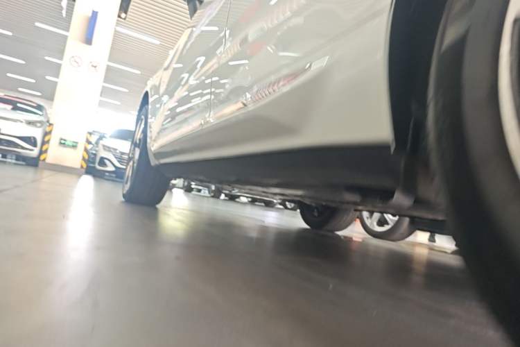 Used Volvo XC60 New Energy 2024 T8 Plug-in Hybrid Long-Range All-Wheel Drive Smart Luxury Edition Left Side Sill