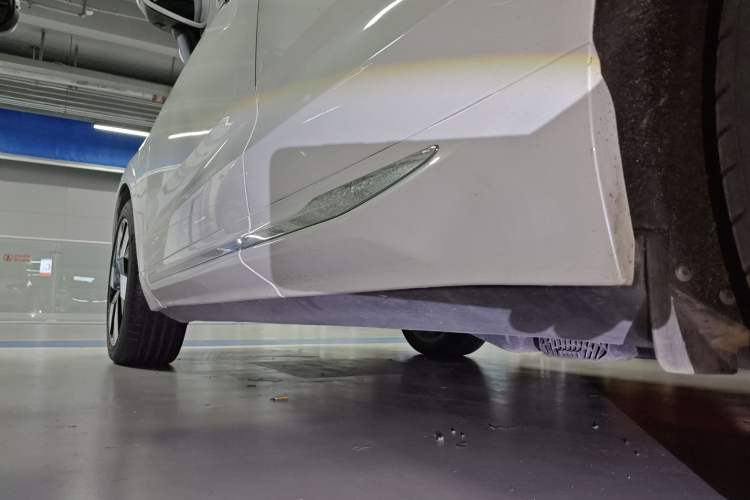 Used Volvo XC60 New Energy 2024 T8 Plug-in Hybrid Long-Range All-Wheel Drive Smart Luxury Edition Left Side Sill