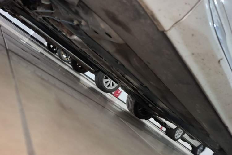 Used Volvo XC60 New Energy 2024 T8 Plug-in Hybrid Long-Range All-Wheel Drive Smart Luxury Edition Left Side Sill