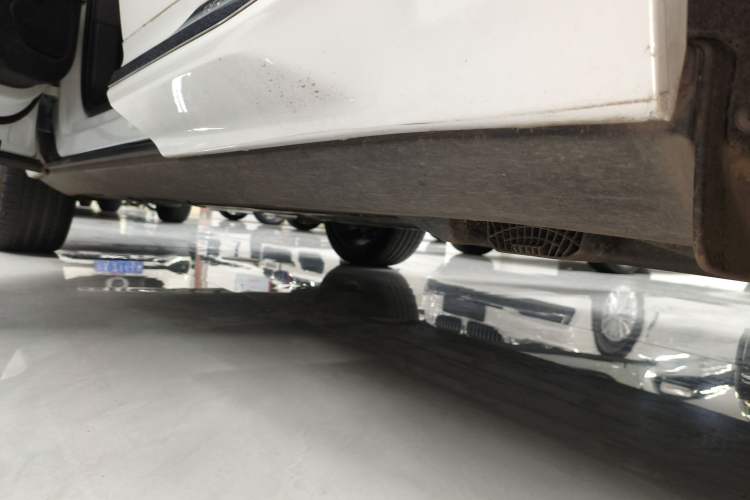 Used Volvo XC60 New Energy 2024 T8 Plug-in Hybrid Long-Range All-Wheel Drive Smart Luxury Edition Left Side Sill