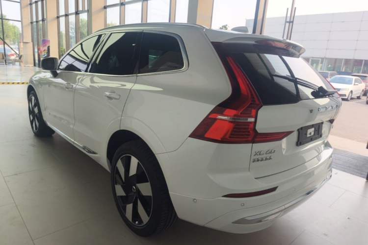 Used Volvo XC60 New Energy 2024 T8 Plug-in Hybrid Long-Range All-Wheel Drive Smart Luxury Edition Rear Left 45 Deg