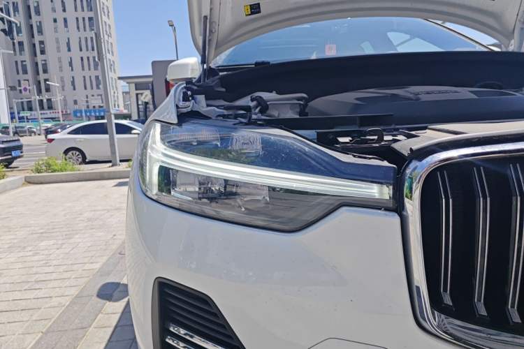 Used Volvo XC60 New Energy 2024 T8 Plug-in Hybrid Long-Range All-Wheel Drive Smart Luxury Edition Right Front Headlight