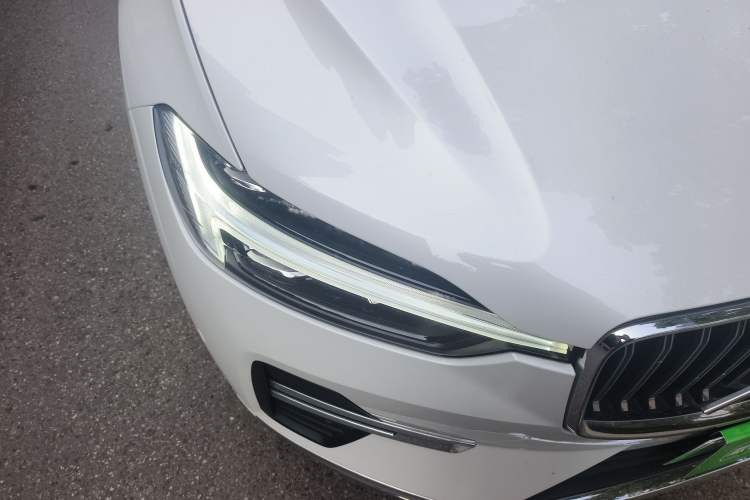 Used Volvo XC60 New Energy 2024 T8 Plug-in Hybrid Long-Range All-Wheel Drive Smart Luxury Edition Right Front Headlight
