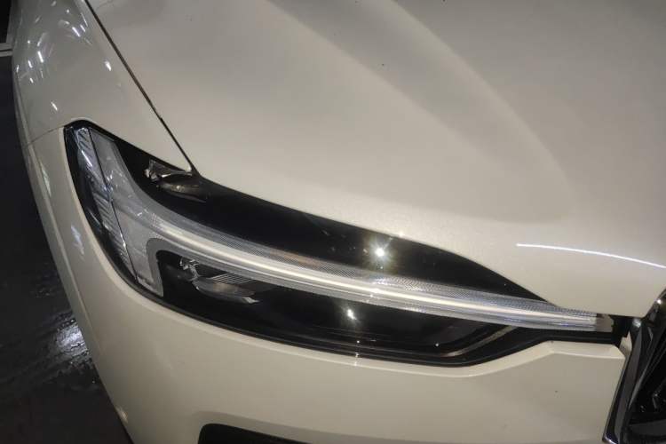 Used Volvo XC60 New Energy 2024 T8 Plug-in Hybrid Long-Range All-Wheel Drive Smart Luxury Edition Right Front Headlight