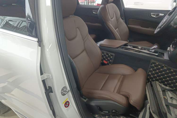 Used Volvo XC60 New Energy 2024 T8 Plug-in Hybrid Long-Range All-Wheel Drive Smart Luxury Edition Right Front Seat