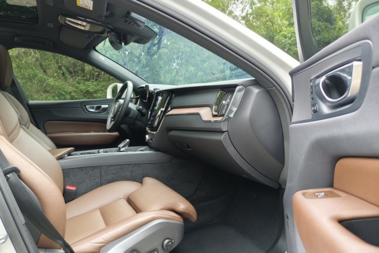 Used Volvo XC60 New Energy 2024 T8 Plug-in Hybrid Long-Range All-Wheel Drive Smart Luxury Edition Right Front Seat