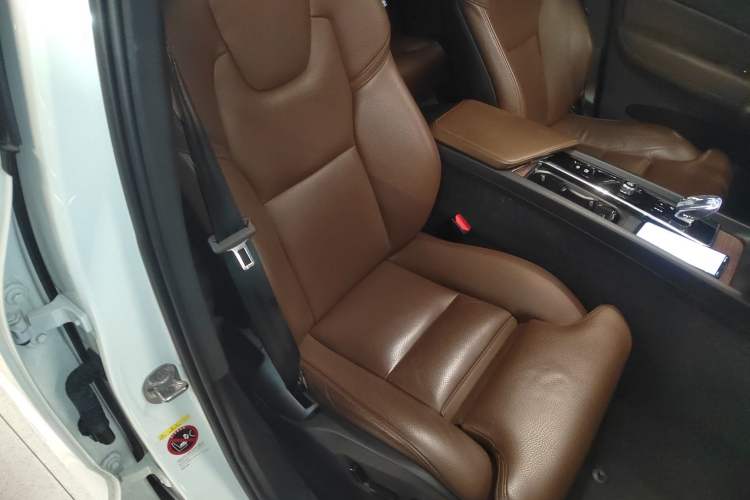 Used Volvo XC60 New Energy 2024 T8 Plug-in Hybrid Long-Range All-Wheel Drive Smart Luxury Edition Right Front Seat