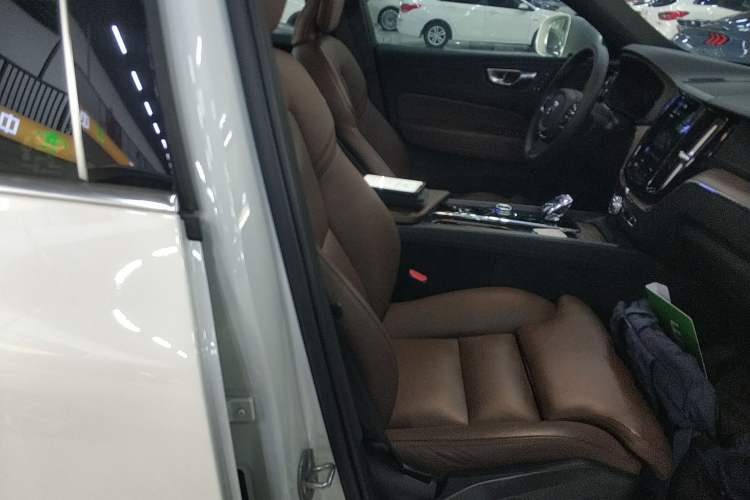 Used Volvo XC60 New Energy 2024 T8 Plug-in Hybrid Long-Range All-Wheel Drive Smart Luxury Edition Right Front Seat