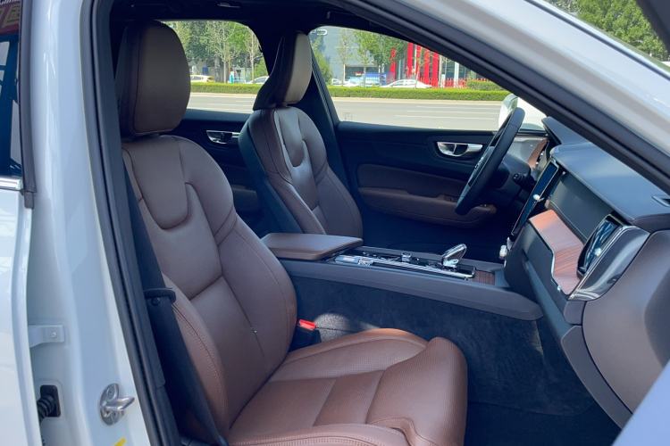 Used Volvo XC60 New Energy 2024 T8 Plug-in Hybrid Long-Range All-Wheel Drive Smart Luxury Edition Right Front Seat