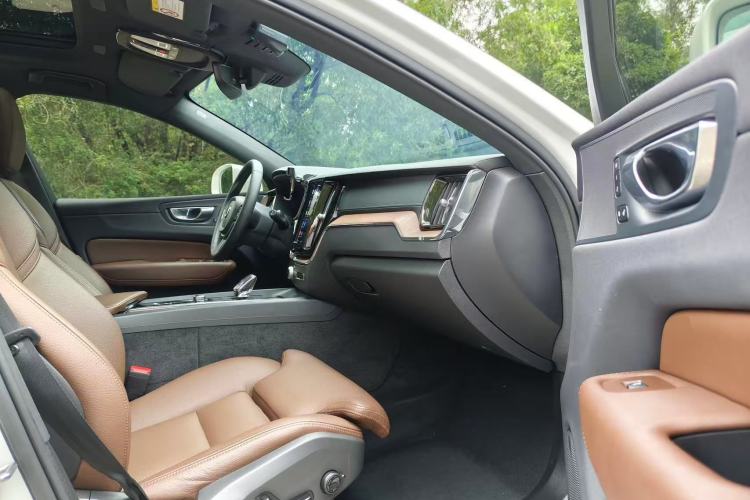 Used Volvo XC60 New Energy 2024 T8 Plug-in Hybrid Long-Range All-Wheel Drive Smart Luxury Edition Right Front Seat