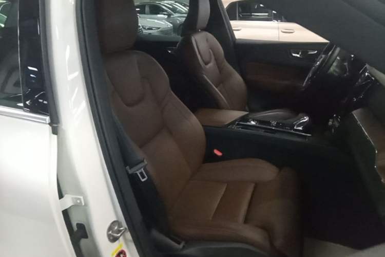 Used Volvo XC60 New Energy 2024 T8 Plug-in Hybrid Long-Range All-Wheel Drive Smart Luxury Edition Right Front Seat