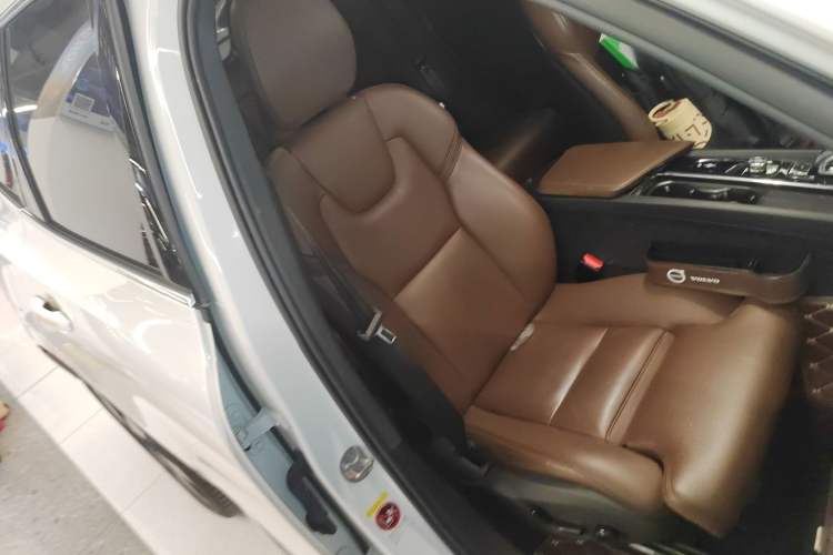 Used Volvo XC60 New Energy 2024 T8 Plug-in Hybrid Long-Range All-Wheel Drive Smart Luxury Edition Right Front Seat