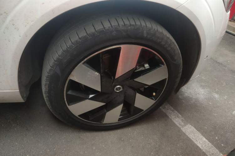 Used Volvo XC60 New Energy 2024 T8 Plug-in Hybrid Long-Range All-Wheel Drive Smart Luxury Edition Right Front Wheel Hub