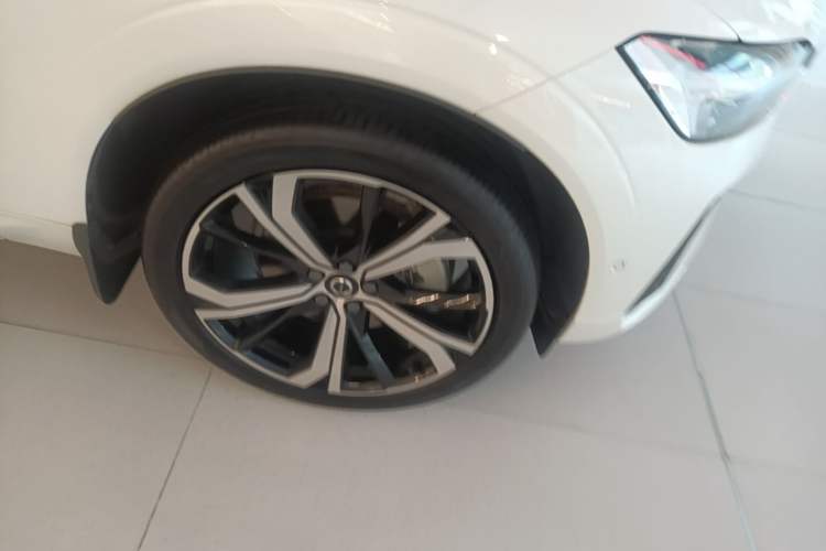 Used Volvo XC60 New Energy 2024 T8 Plug-in Hybrid Long-Range All-Wheel Drive Smart & Sporty Edition Right Front Wheel Hub