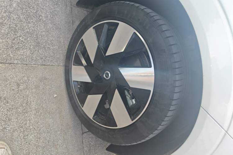 Used Volvo XC60 New Energy 2024 T8 Plug-in Hybrid Long-Range All-Wheel Drive Smart Luxury Edition Right Front Wheel Hub