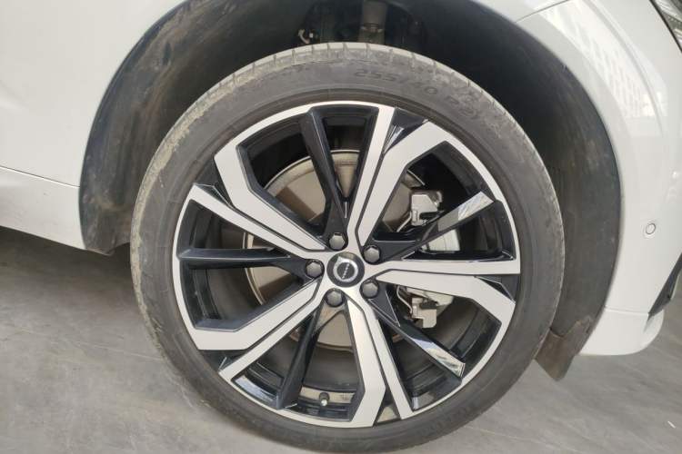 Used Volvo XC60 New Energy 2024 T8 Plug-in Hybrid Long-Range All-Wheel Drive Smart & Sporty Edition Right Front Wheel Hub