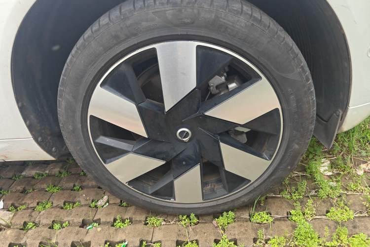 Used Volvo XC60 New Energy 2024 T8 Plug-in Hybrid Long-Range All-Wheel Drive Smart Luxury Edition Right Front Wheel Hub