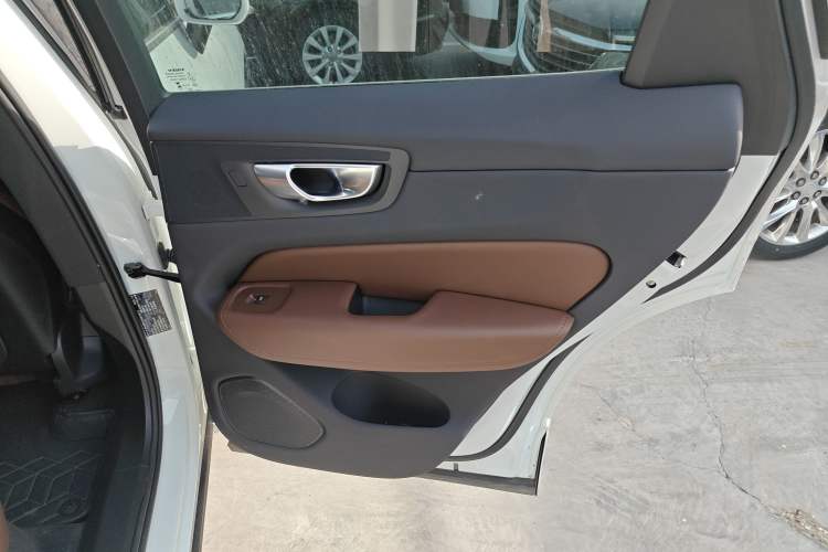 Used Volvo XC60 New Energy 2024 T8 Plug-in Hybrid Long-Range All-Wheel Drive Smart Luxury Edition Right Rear Door Interior