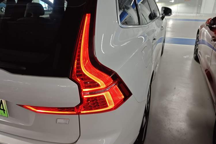 Used Volvo XC60 New Energy 2024 T8 Plug-in Hybrid Long-Range All-Wheel Drive Smart Luxury Edition Right Rear Taillight