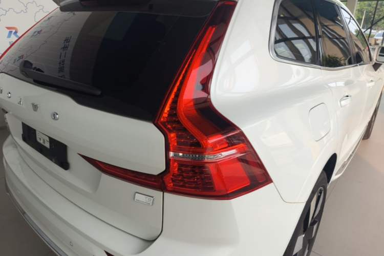 Used Volvo XC60 New Energy 2024 T8 Plug-in Hybrid Long-Range All-Wheel Drive Smart Luxury Edition Right Rear Taillight