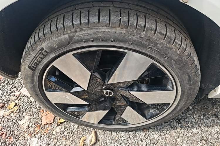 Used Volvo XC60 New Energy 2024 T8 Plug-in Hybrid Long-Range All-Wheel Drive Smart Luxury Edition Right Rear Wheel Hub