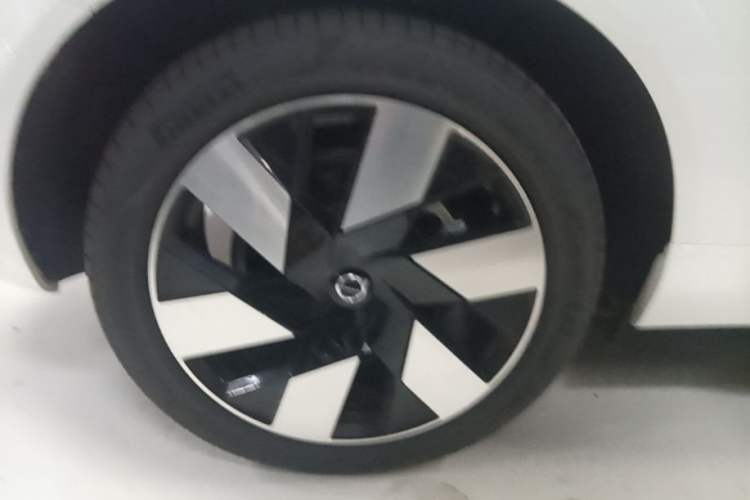 Used Volvo XC60 New Energy 2024 T8 Plug-in Hybrid Long-Range All-Wheel Drive Smart Luxury Edition Right Rear Wheel Hub