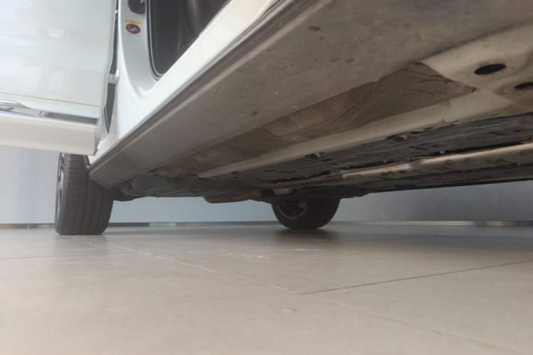Used Volvo XC60 New Energy 2024 T8 Plug-in Hybrid Long-Range All-Wheel Drive Smart Luxury Edition Right Side Sill