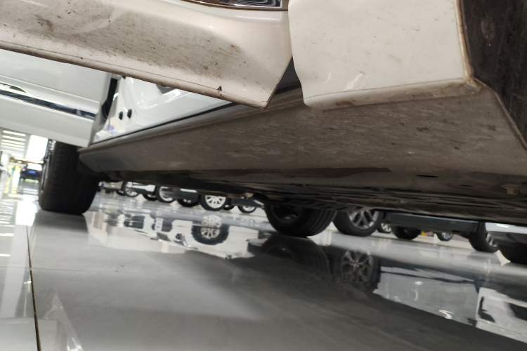 Used Volvo XC60 New Energy 2024 T8 Plug-in Hybrid Long-Range All-Wheel Drive Smart Luxury Edition Right Side Sill