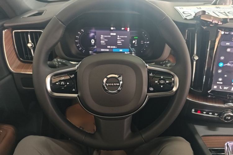 Used Volvo XC60 New Energy 2024 T8 Plug-in Hybrid Long-Range All-Wheel Drive Smart Luxury Edition Steering Wheel