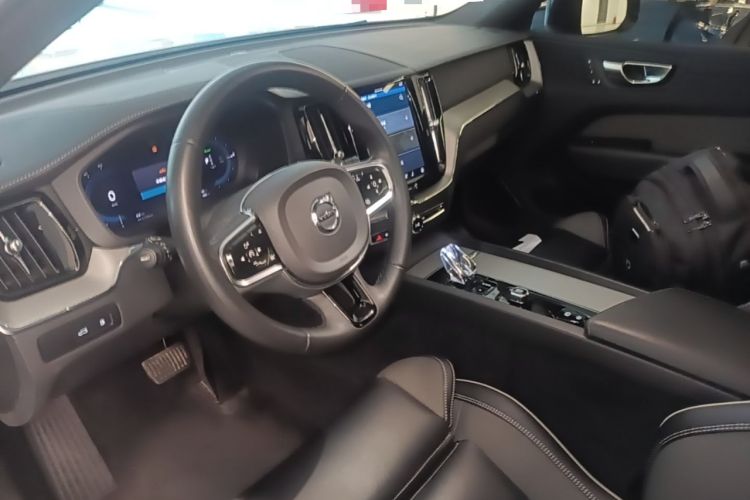 Used Volvo XC60 New Energy 2024 T8 Plug-in Hybrid Long-Range All-Wheel Drive Smart & Sporty Edition Steering Wheel