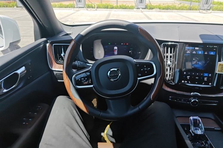 Used Volvo XC60 New Energy 2024 T8 Plug-in Hybrid Long-Range All-Wheel Drive Smart Luxury Edition Steering Wheel