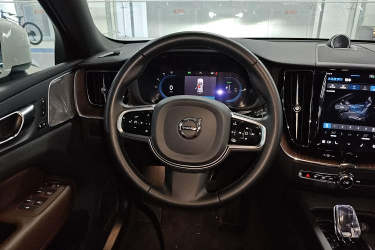 Used Volvo XC60 New Energy 2024 T8 Plug-in Hybrid Long-Range All-Wheel Drive Smart Luxury Edition Steering Wheel