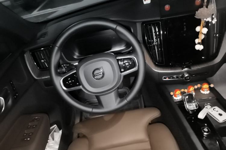 Used Volvo XC60 New Energy 2024 T8 Plug-in Hybrid Long-Range All-Wheel Drive Smart Luxury Edition Steering Wheel