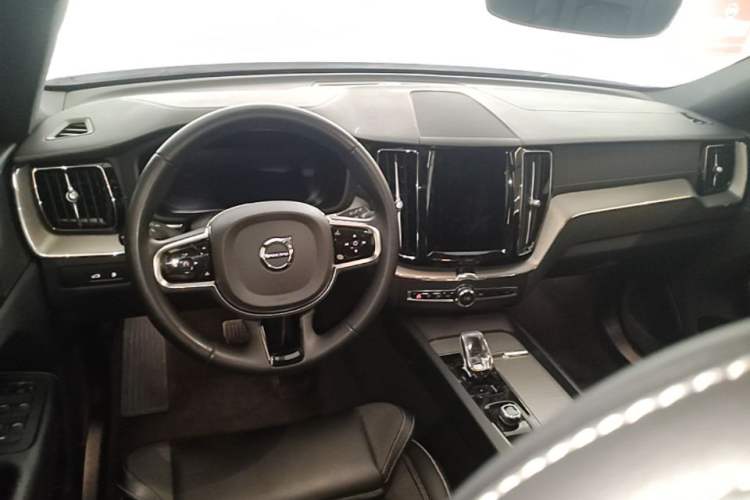 Used Volvo XC60 New Energy 2024 T8 Plug-in Hybrid Long-Range All-Wheel Drive Smart & Sporty Edition Steering Wheel