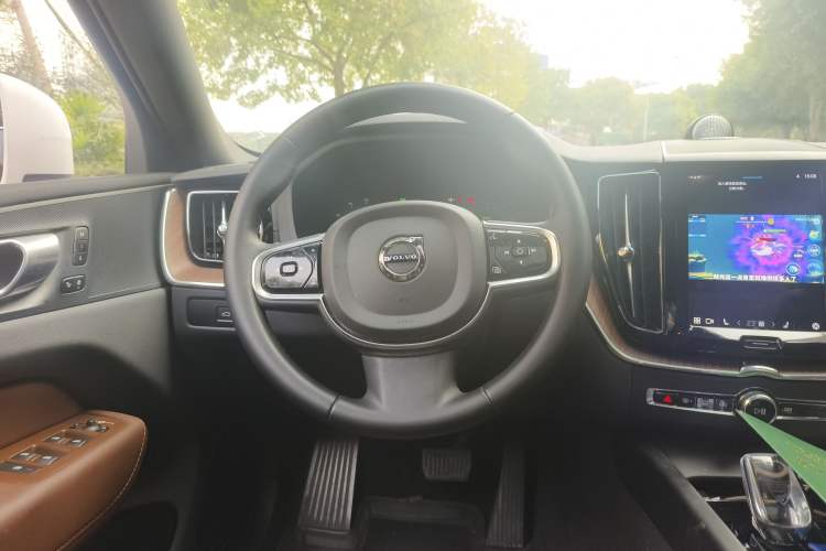 Used Volvo XC60 New Energy 2024 T8 Plug-in Hybrid Long-Range All-Wheel Drive Smart Luxury Edition Steering Wheel