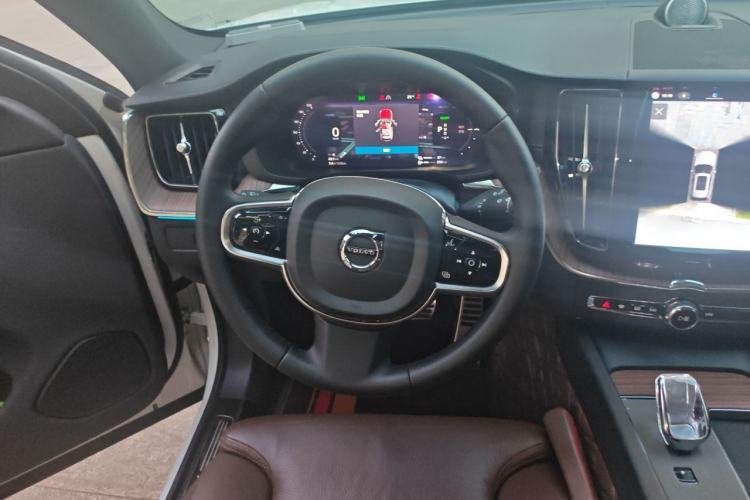 Used Volvo XC60 New Energy 2024 T8 Plug-in Hybrid Long-Range All-Wheel Drive Smart Luxury Edition Steering Wheel